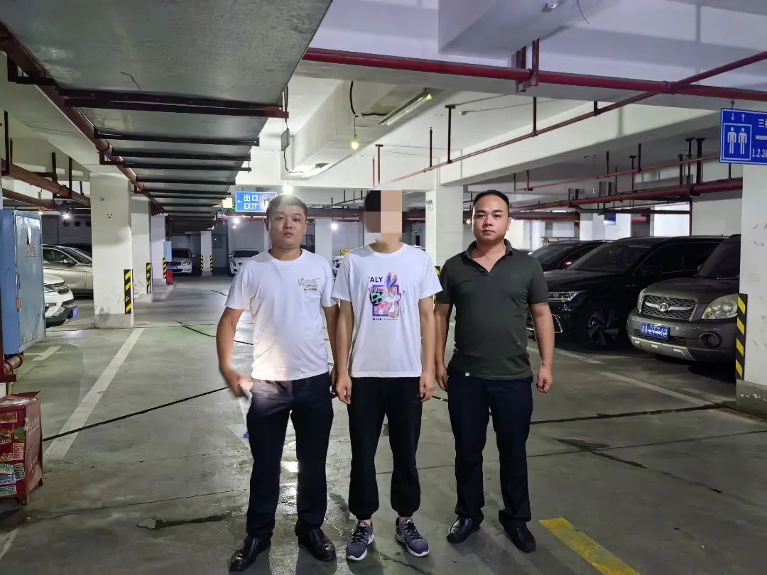 DƬ